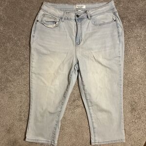 Judy Blue Katie Mid Rise Capris Light Blue Wash Size 16W Stretch Preppy  Slim